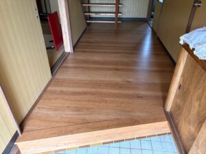 浅口郡里庄町　M様邸  床増張り工事　　